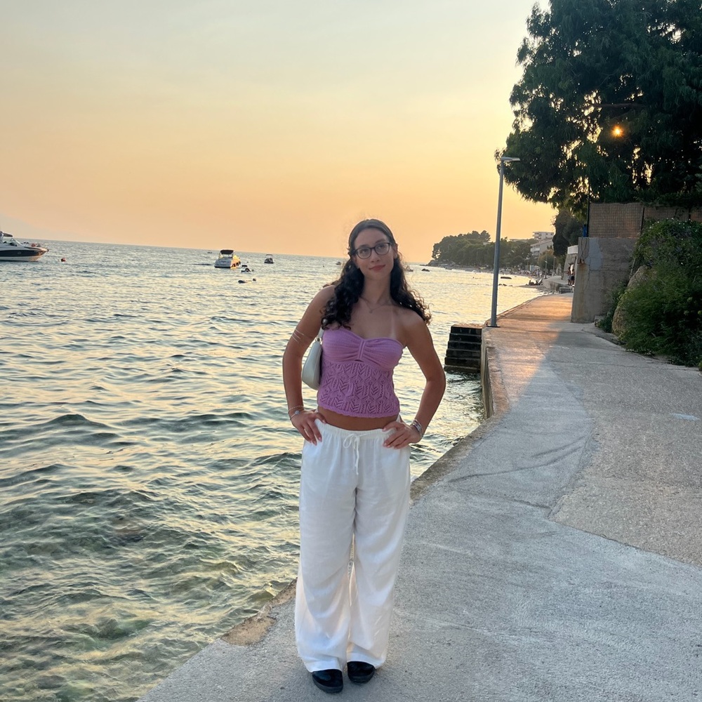 Meet your Posher, Ema